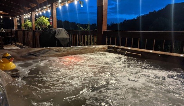 Lake Access~Resort Pool~Private Hot Tub~Pool Table~Games~Just Because