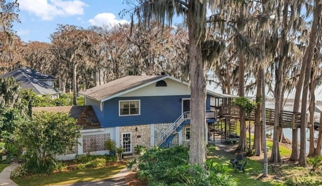 Lake Eustis Waterfront Sunset House 3/2 Amazing Views! Boat Dock Available! in Eustis