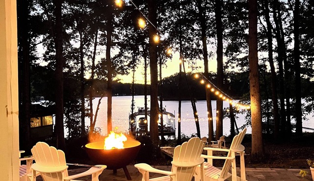 Lake Lanier - On The Water - Dock, Quiet Cove, Pool Table, Fire Pit in Gainesville
