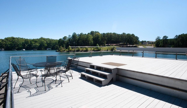 Lake Living at it Best, Huge Deck, Huge Dock, Great Lake View