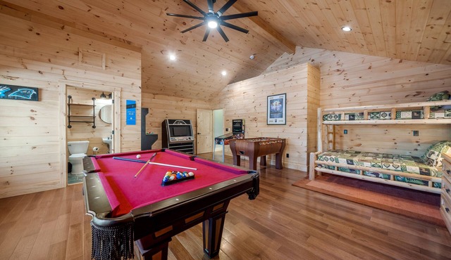 Lake Lure Log Cabin Suite - Hot Tub, Fire Pit, Grill, + All Resort Amenities