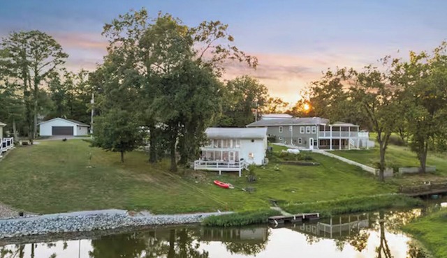 Lake of Egypt Cove - Waterfront Home, Kayaks, Pet Friendly