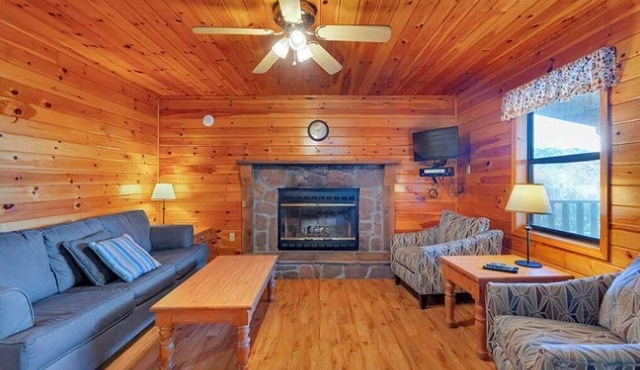 Lake View Bliss: 2-Bedroom Cabin on Enchanting Dale Hollow Lake #6!
