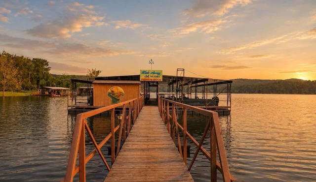 Lakefront 4BR · Pool · Resort Dock · Sleeps 12 in Galena