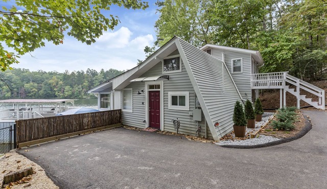 Lakefront Cottage on Serene Lake Becky