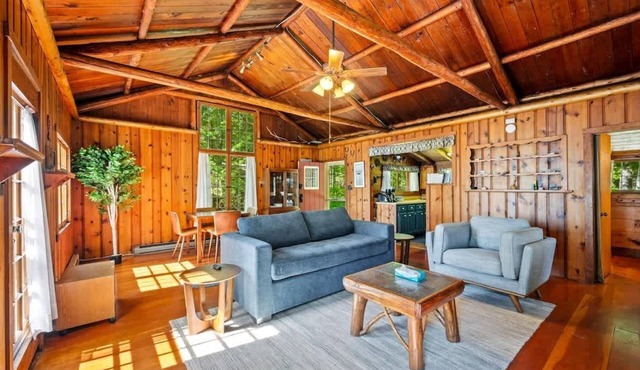 Lakefront Cottage · Sunrise Views · Jacksonport in Sturgeon Bay