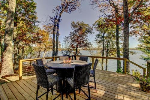 Lakefront Crosby Cabin with Dock & Game Room in Crosby