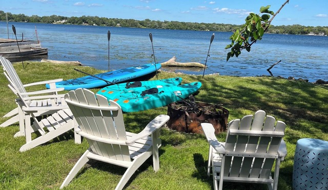Lakefront Getaway in Round Lake