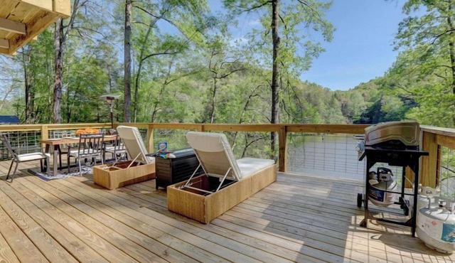 Lakefront Home w/Dock · King Suite · Stunning Lake Paradise
