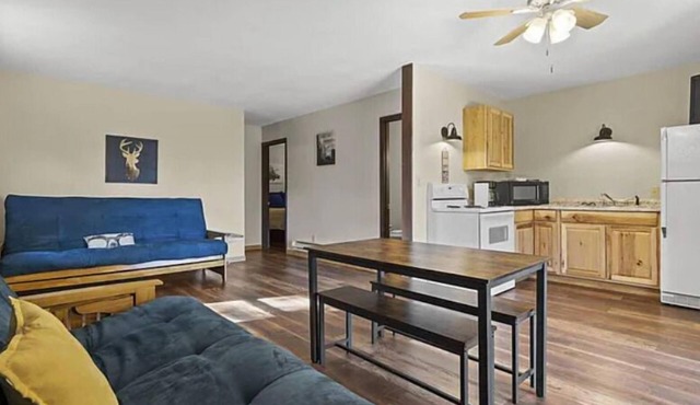 Lakefront Sleeps 28 Family Reunion Ready Pool, Game Room, Fire Pits in Branson West