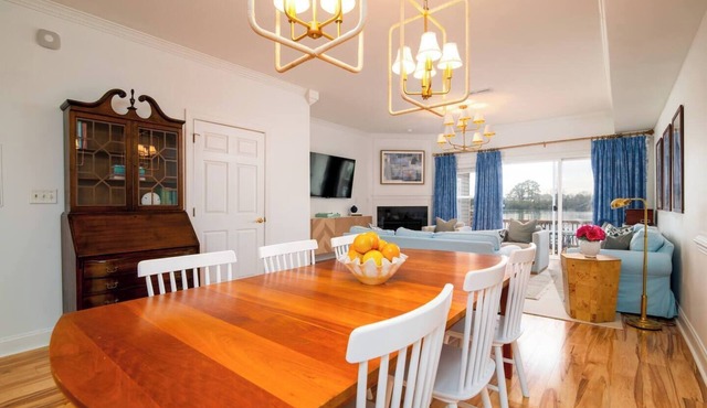 Lakeside Landing Spacious Comfort Near Downtown