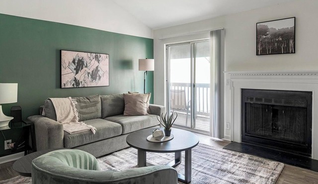 Landing | Amazing 1BD, Courtyard, Pool
