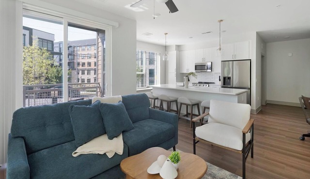 Landing | Beautiful 2BD, Gym, Yoga Studio