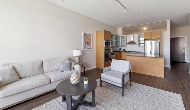 Landing | Chic 2BD, Rooftop Lounge, Gym in Chicago