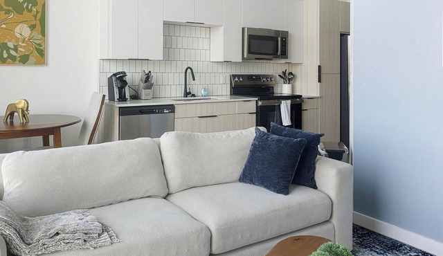Landing | Spectacular Studio, Gym, Courtyard in Chapel Hill