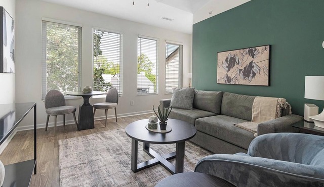Landing | Stunning 1BD, Courtyard, Pool in Nashville