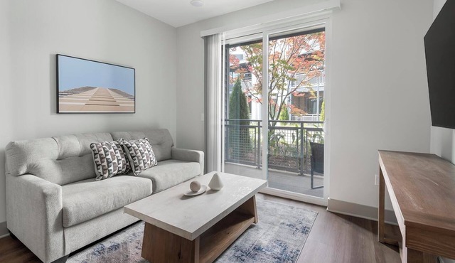 Landing | Stunning 1BD, Courtyard, Yoga Studio in Nashville
