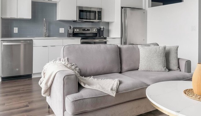 Landing | Stunning Studio, Clubhouse, Pool