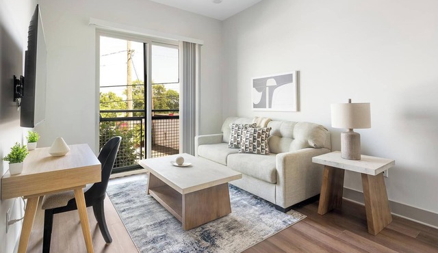 Landing | Stylish 1BD, Courtyard, Yoga Studio in Nashville