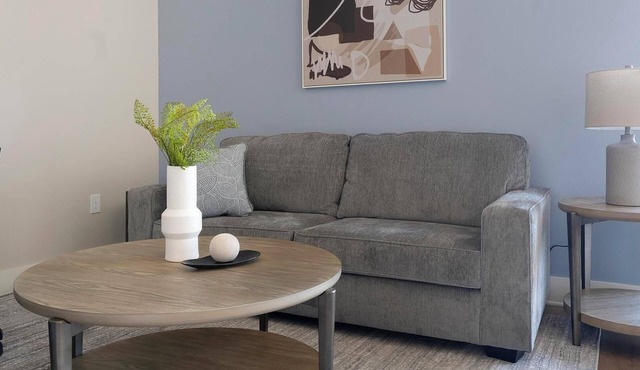 Landing | Stylish 1BD, Pool, Gym