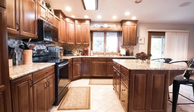Large 3BR - 2.5 Bath Home on Golf Course /Hiking