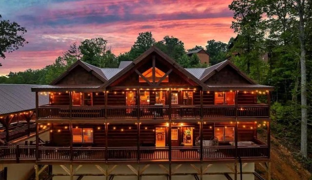Laughing Fox Lodge cabin in Sevierville