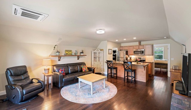 Loft on the Knoll in Lovingston