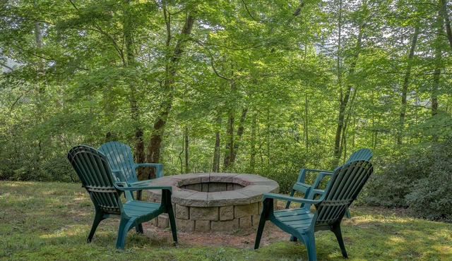 Log Cabin, Rumbling Bald Resort Amenities - Autumn Ridge by Carolina Properties