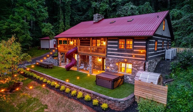 Log Cabin, Theater, Arcade & Sauna | Beaver Cabin