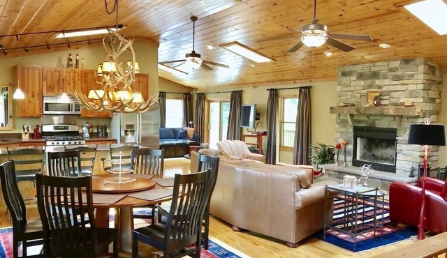 Lost River Luxury Cabin in Wild Wonderful West Virginia-2 hour drive fr DC!