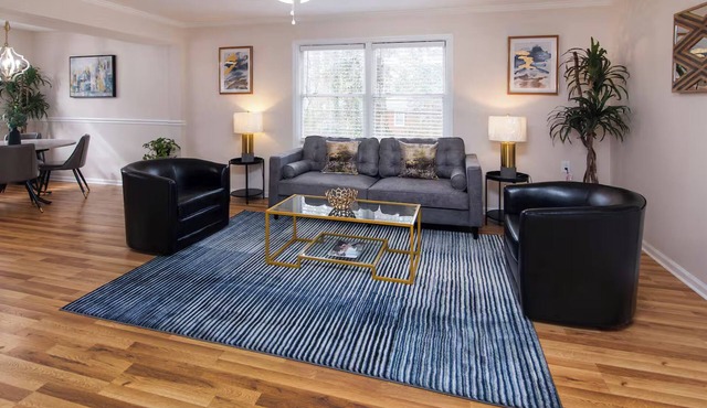 Lovely 2BR Near Uptown