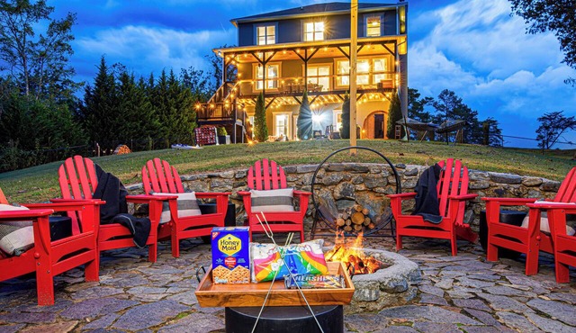 Lux 6 bd, 5ba, Views, Amazing Amenities, Private Retreat Near Asheville!
