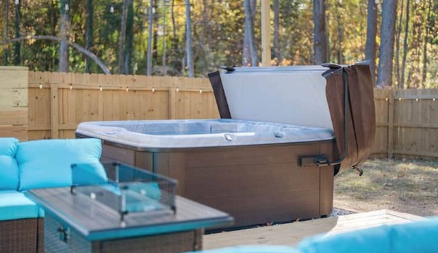 ✰ LUX CHARLOTTE 4BR SLEEPS 16 ❤ HOT TUB + GAME ROOM