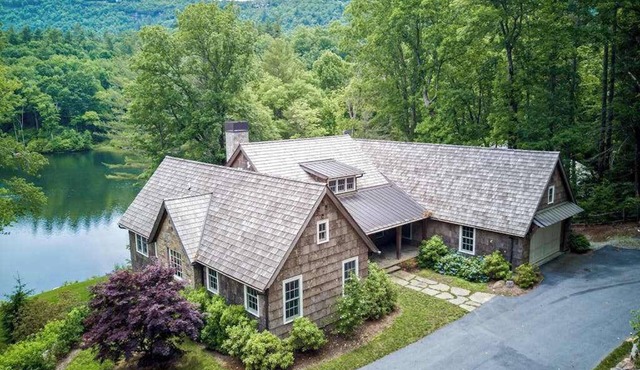 Luxe lakefront home with dock, kayak, canoe, home gym & great outdoor spaces