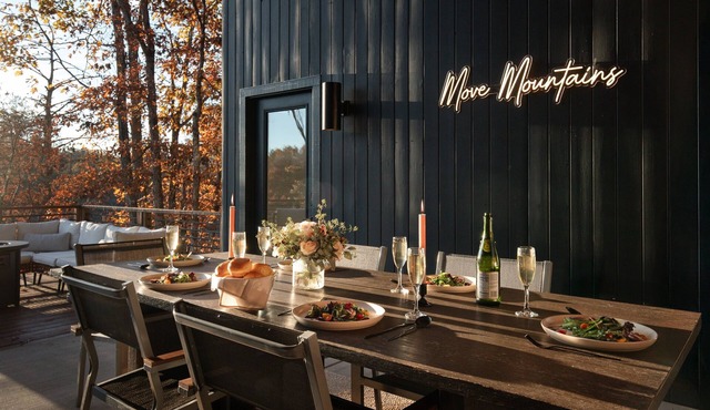 Luxe Retreats Heated Pool + Hot Tubs