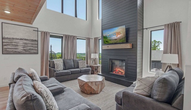 Luxe Stay N Smokies W Indoor Pool ・Hot Tub・Games in Sevierville
