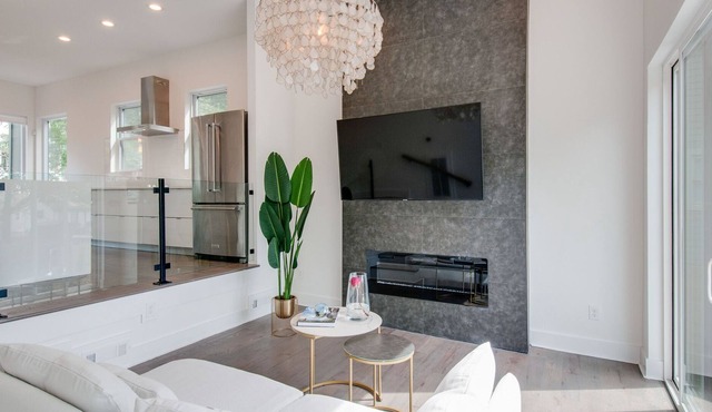 Luxurious brand new home 2 miles from Broadway! in Nashville