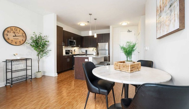 Luxury 2-Bed in Grandview in Columbus