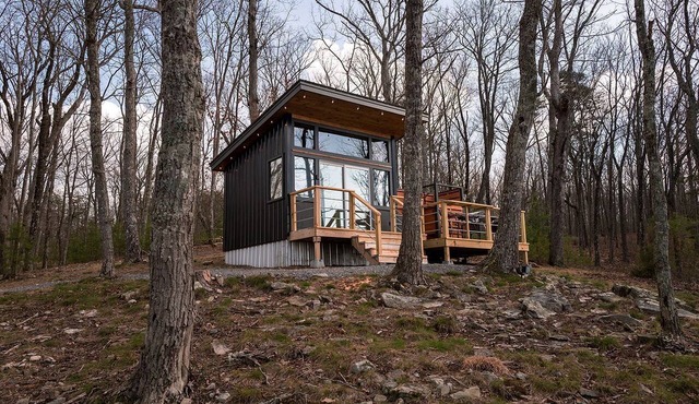 Luxury Adventure Studio Chalet with Outdoor Shower near Cloudland Canyon & McLemore Golf Club in Menlo, GA in Menlo
