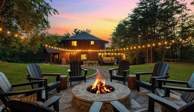 Luxury Asheville Retreat : Barrel Sauna, Hot Tub & Stunning Mountain Views