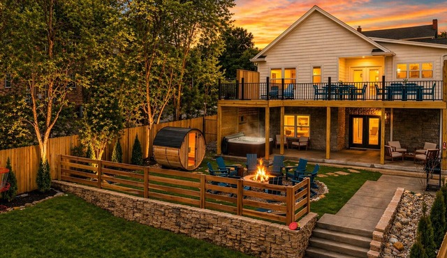 Luxury Bourbon Trail Retreat-Speakeasy, Hot Tub, Sauna, Dogs OK, EV, Sleeps 12 in Frankfort
