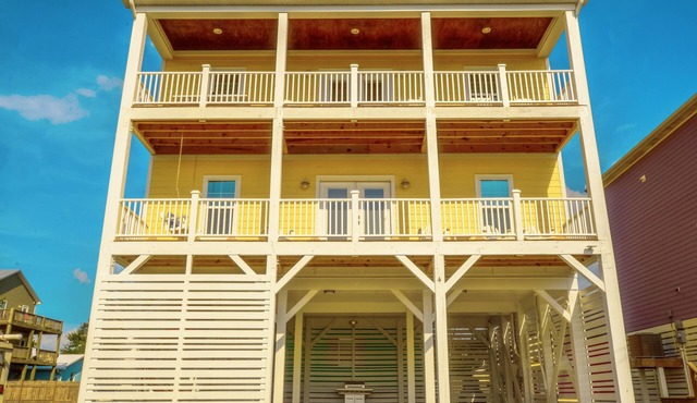 Luxury Carolina Beach Home- NEW HOUSE- sleeps 6