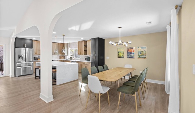 Luxury Charlotte Retreat~6BR~4 Kings~Gameroom~Chefs Kitchen~Family Friendly