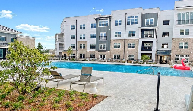 Luxury Colorful Modern Unit in Madison in Madison