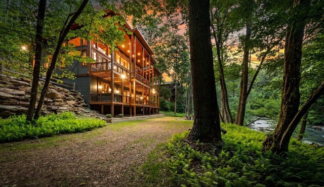 Luxury Creekfront | 3 King Suites | Hot Tub in East Ellijay