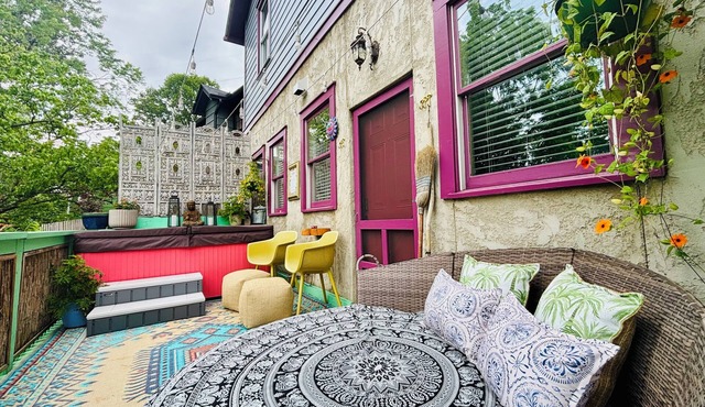 Luxury Downtown Eco-Retreat: Oasis in the City