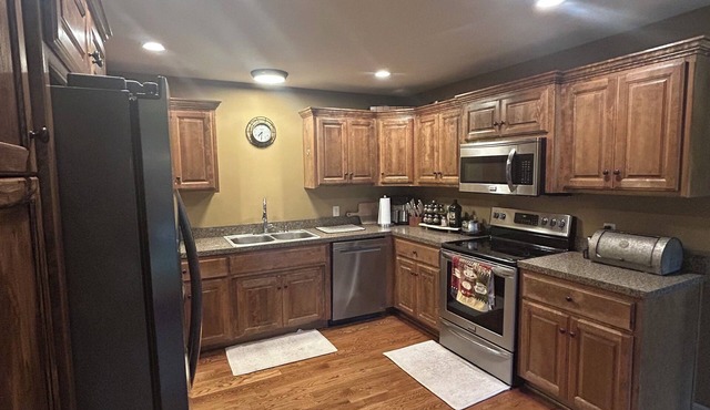 Luxury Golf Course Chalet Near World Cup Matches Airport and Legends, Sleeps 6+ in Basehor