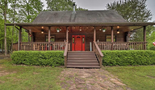 Luxury Greers Ferry Cabin with Large Deck and Fire Pit in Fairfield Bay