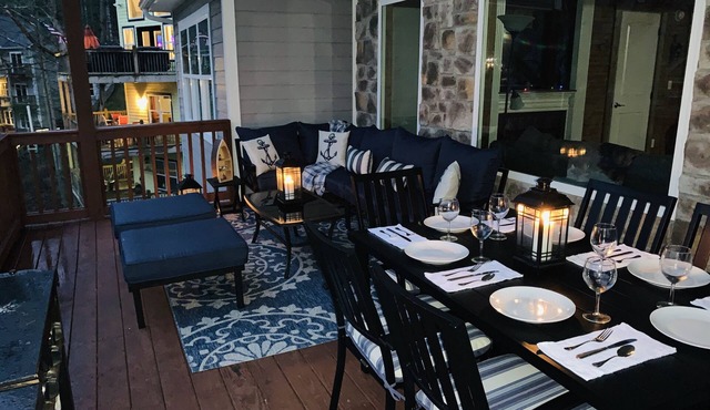 Luxury Lakefront 9 Bedroom 8 bathroom with 2-Story Dock & Arcade Room Sleeps 28 in Lafollette