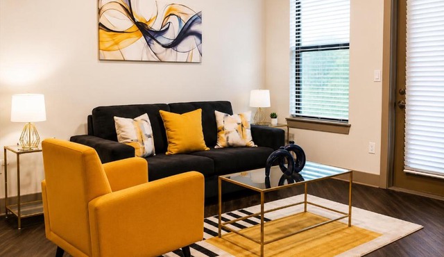 Luxury Midtown 1BR with Private Balcony and Rooftop Pool
